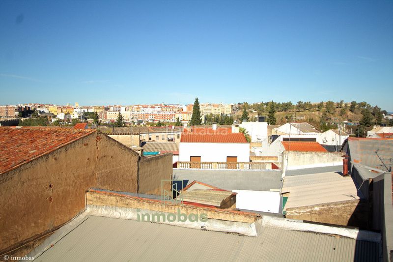 Foto b8b30372-f217-4c72-8cd9-e9621d64602e. Casa amb calefacció a Casco Antiguo Badajoz