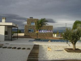 Xalet a Catral. Chalet en venta en la zona de catral