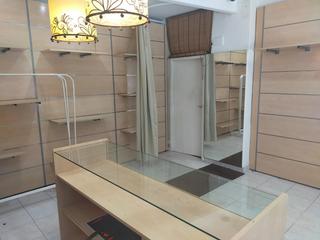 Lloguer Local Comercial a El Raval - Portes Encarnades. Pequeño local comercial en alquiler cerca del centro