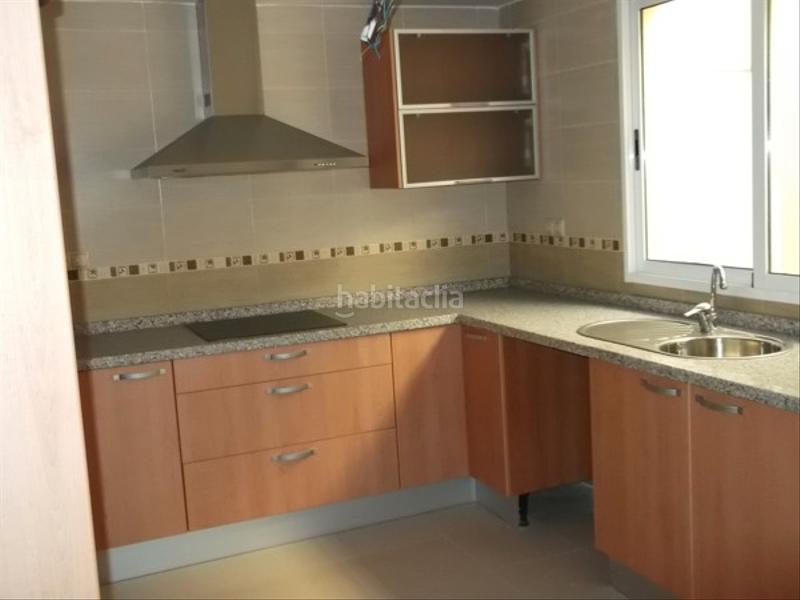 Foto 5ffda917-73a0-4710-8bb9-ed59a07c9566. Alquiler casa adosada triplex adosado en alquiler en Aspe