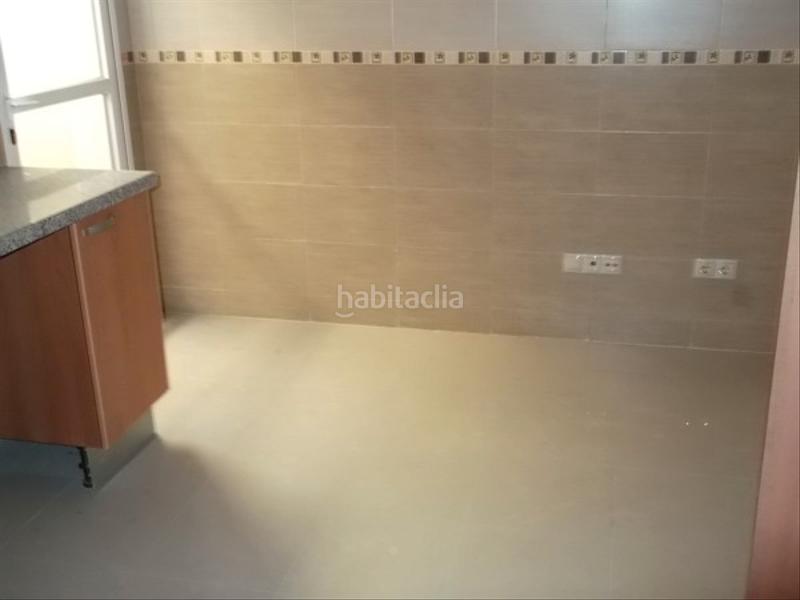 Foto 805b108d-eddd-4e56-aee3-ac38b58fe1e1. Alquiler casa adosada triplex adosado en alquiler en Aspe