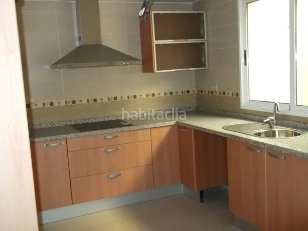 Foto 5ffda917-73a0-4710-8bb9-ed59a07c9566. Lloguer casa adossada amb aparcament a Las Fuentes-Los Cipreses Aspe