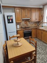 Rent Flat in El Raval - Portes Encarnades. Piso con ascensor en alquiler