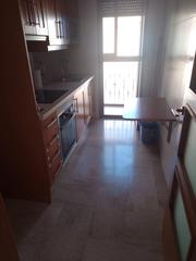 Miete Etagenwohnung in La Portalada. Piso seminuevo de alquiler en las bayas