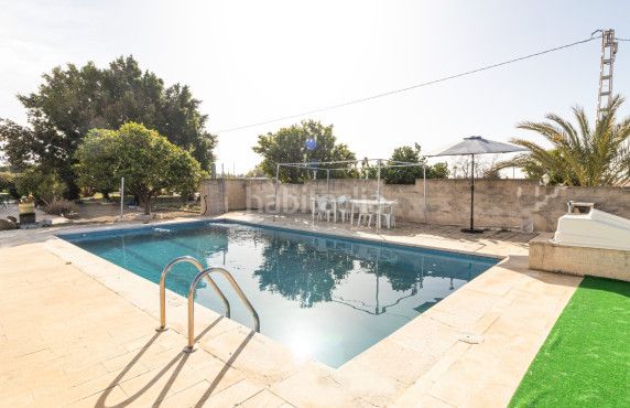 Foto d7a83c02-7934-4742-ad04-918394fe3d25. Xalet amb xemeneia aparcament piscina a Sector V Elche / Elx