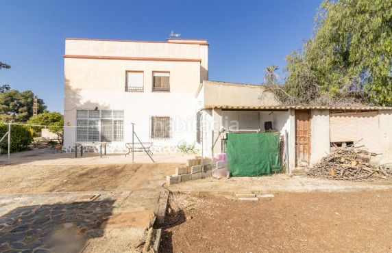 Foto e1dbe389-05d2-47b5-9ff0-2a128f665af7. Xalet amb xemeneia aparcament piscina a Sector V Elche / Elx