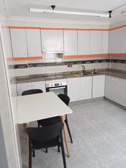 Rent Flat in San Crispín. Piso reformado en alquiler en zona carrus-elche