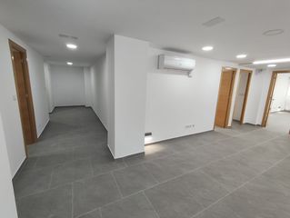 Oficina a Norte. Entresuelo comercial en venta