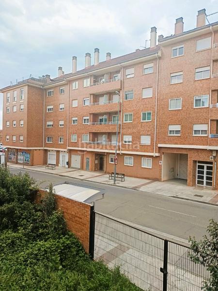 Foto a5f89d02-ff2c-4dbf-b623-a46223d529c3. Edificio en calle hortal 11 en Lardero