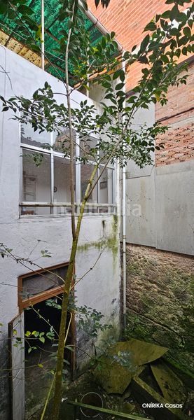 Foto e8f67a59-f63d-40a2-b44d-da97cb099030. Edificio in rúa de leonardo rodríguez 8 in Chantada