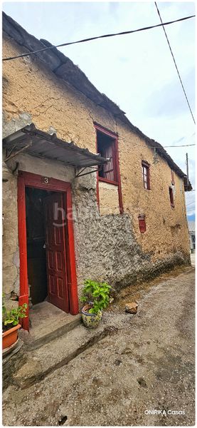 Foto fd0cd787-a716-4e86-9a3b-445348a43e48. Masia a Petín