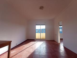 Pis  Carrer de sant pius x. Piso con ascensor para reformar