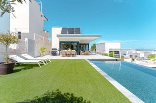 Maison à San Miguel de Salinas. Esta villa de ensueño redefine por completo el concepto de lujo,