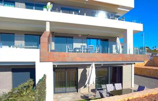 Dúplex en Balcón de Finestrat-Terra Marina. Sumérgete en un mundo de lujo y comodidad con este exquisito dúp