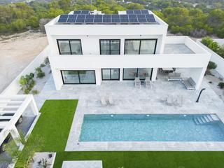 Casa a San Fulgencio. Bienvenido al oasis de serenidad y elegancia que redefine la vid