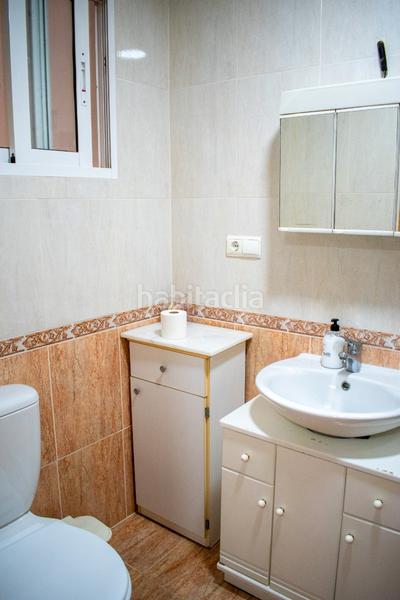 Foto 12041d45-7f28-4bc0-aa99-bafe2aba62eb. Casa adossada a Pueblo Guardamar del Segura