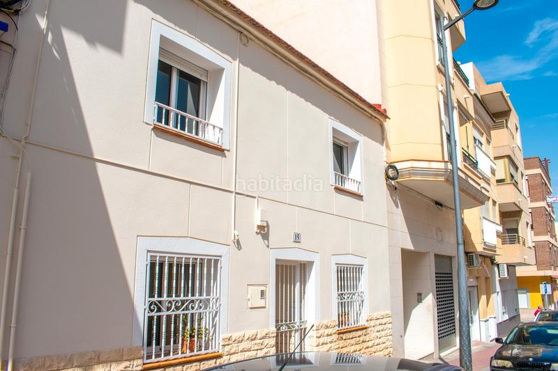 Foto 1e04f8ea-1878-4e7a-9451-330b8a973b38. Casa adossada a Pueblo Guardamar del Segura