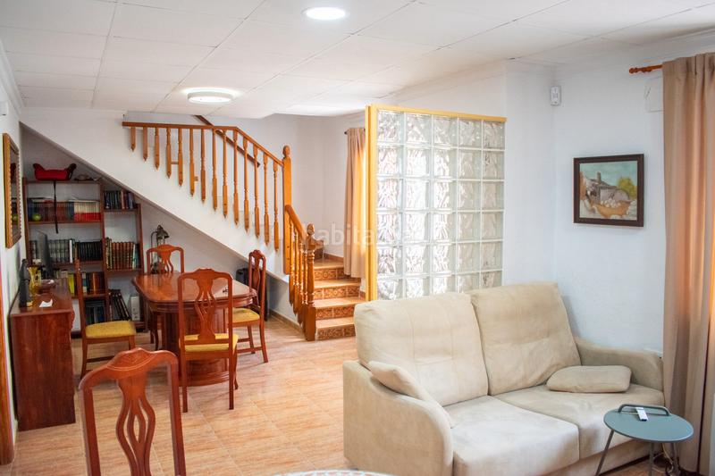 Foto 8250fad7-8bd2-4991-91ce-6a00af484e40. Casa adossada a Pueblo Guardamar del Segura