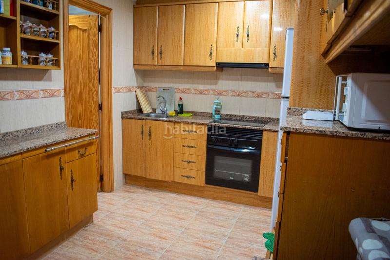 Foto a74fba80-2b7f-4dc6-8f3c-eaa77a6265f5. Casa adossada a Pueblo Guardamar del Segura