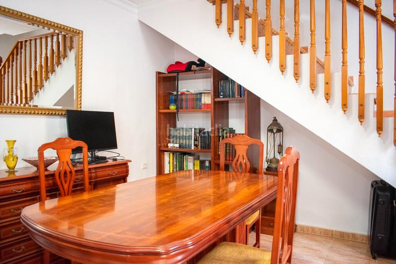 Foto f5752bf3-4582-45e9-9efa-17db17cda2fe. Casa adossada a Pueblo Guardamar del Segura