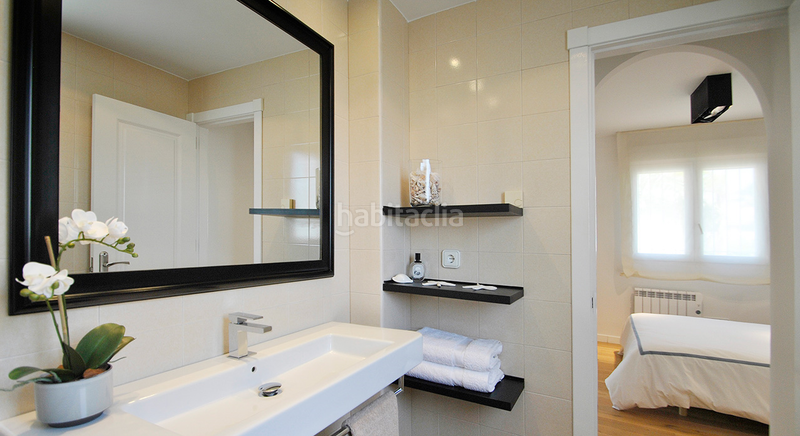 Foto bb97fe6e-2f9c-4eda-acd4-9974ad420adf. Maison avec parking piscine dans La Marina Elche / Elx