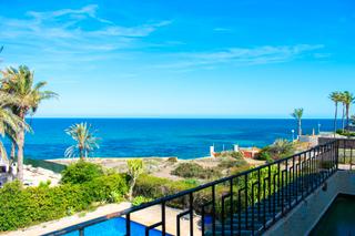 Maison à Cabo Roig. Se vende suelo urbanizable de 1800m2 frente al mar en cabo roig,