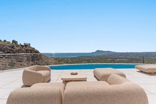 Casa a Altea la Vella. Residencial lleno de luz con grandes espacios interiores, arquit