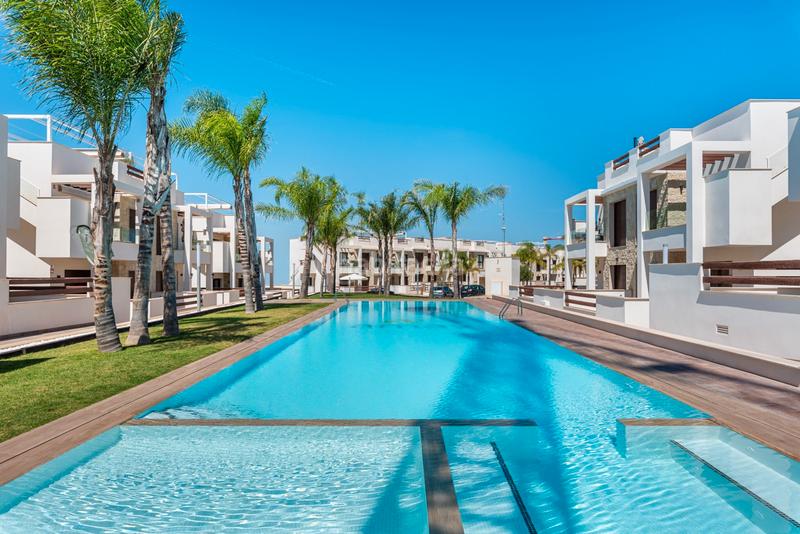 Foto deb46ad4-50ff-4be5-af50-0baa0bb4b88d. Casa bienvenido anbspsix seconds properties donde la exclusividad y el confort se encuentran en cada rincón. nos enorgullece presentar en Torrevieja