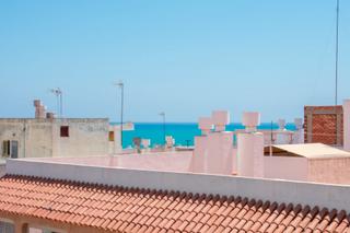 Apartament a Guardamar Playa. Bienvenidos a estenbspapartamento ubicado en la fantástica local