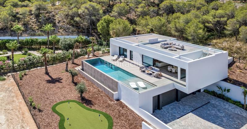 Foto 0f9f1a3d-1ecc-4455-8830-4fc92d6e3c33. Maison avec parking piscine dans Lomas de Campoamor - Las Ramblas Orihuela