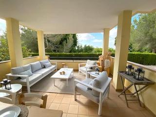 Planta baixa a Lomas de Campoamor - Las Ramblas. Presentamos este espacioso y renovado apartamento ubicado en el