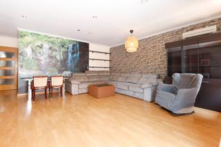 Appartement à Centro - Muelle Pesquero. Este espacioso apartamento de 3 dormitorios en el corazón de tor