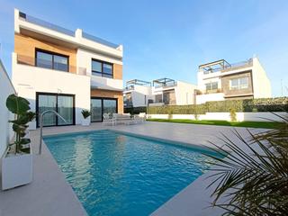 Maison à Benijófar. Ubicadas en las proximidades de un prestigioso campo de golf, es