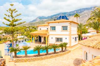 Casa a Altea la Vella. Sumérjase en el lujo y la serenidad de esta espectacular villa m