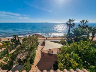 Casa adossada a Calas Santa Pola Este. Esta maravillosa vivienda pareada, ubicada en la exclusiva zona