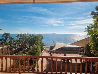 Casa adossada a Calas Santa Pola Este. Esta maravillosa vivienda pareada, ubicada en la exclusiva zona