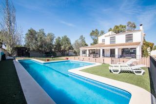 House in Noroeste. Este chalet, ubicado en pueblo levantino, santa pola, se encuent