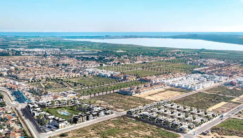 Foto 1651fcf6-babf-4741-a90f-3b4fef33871c. Casa amb aparcament piscina a Rojales