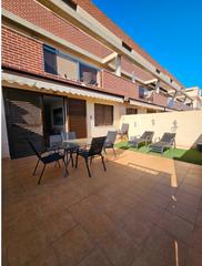 Planta baja en Villamartín-Las Filipinas. Este apartamento de segunda mano ofrece dos dormitorios, dos bañ