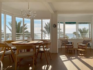 Apartament a Centro - Muelle Pesquero. Este reformado apartamento en primera línea de la playa del cura