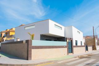 House in Torre de la Horadada. Este chalet con una piscina privada se encuentra en torre de la