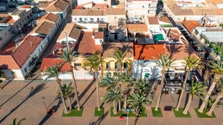 Casa adossada a Santiago de La Ribera. Ubicada en el prestigioso paseo en primera línea del mar menor,