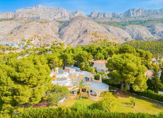 Casa en Altea la Vella. Esta espectacular villa de lujo en altea ofrece un entorno exclu