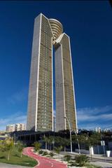 Apartamento en Playa Poniente. Ubicado en la planta 15 de uno de los complejos residenciales má