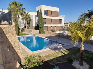 Attique à Lomas de Campoamor - Las Ramblas. Descubre estenbspático de 3 habitaciones y 2 baños, con una supe