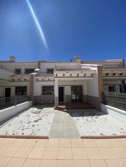 Maison jumelée à San Miguel de Salinas. Descubre este maravillosonbspchalet adosado de dos plantas, comp