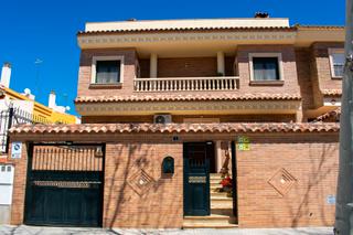 House in Hellín. Se vende maravillosonbspchalet adosado en hellín, albacete, con