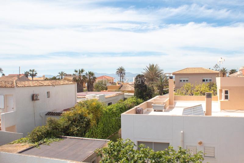 Foto 6192e74c-9e22-42f2-a05c-642f39608320. Casa con riscaldamento parcheggio piscina in Playa de las Gaviotas - El Pedrucho Manga del Mar Menor (La)