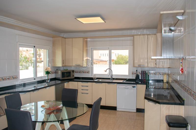 Foto a15f7ca2-dc7a-4cb4-b18f-be7b3c9bb2a1. Casa con riscaldamento parcheggio piscina in Playa de las Gaviotas - El Pedrucho Manga del Mar Menor (La)