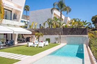 Casa in Golf Bahía. Presentamos esta elegantenbspvilla independiente, concebida para